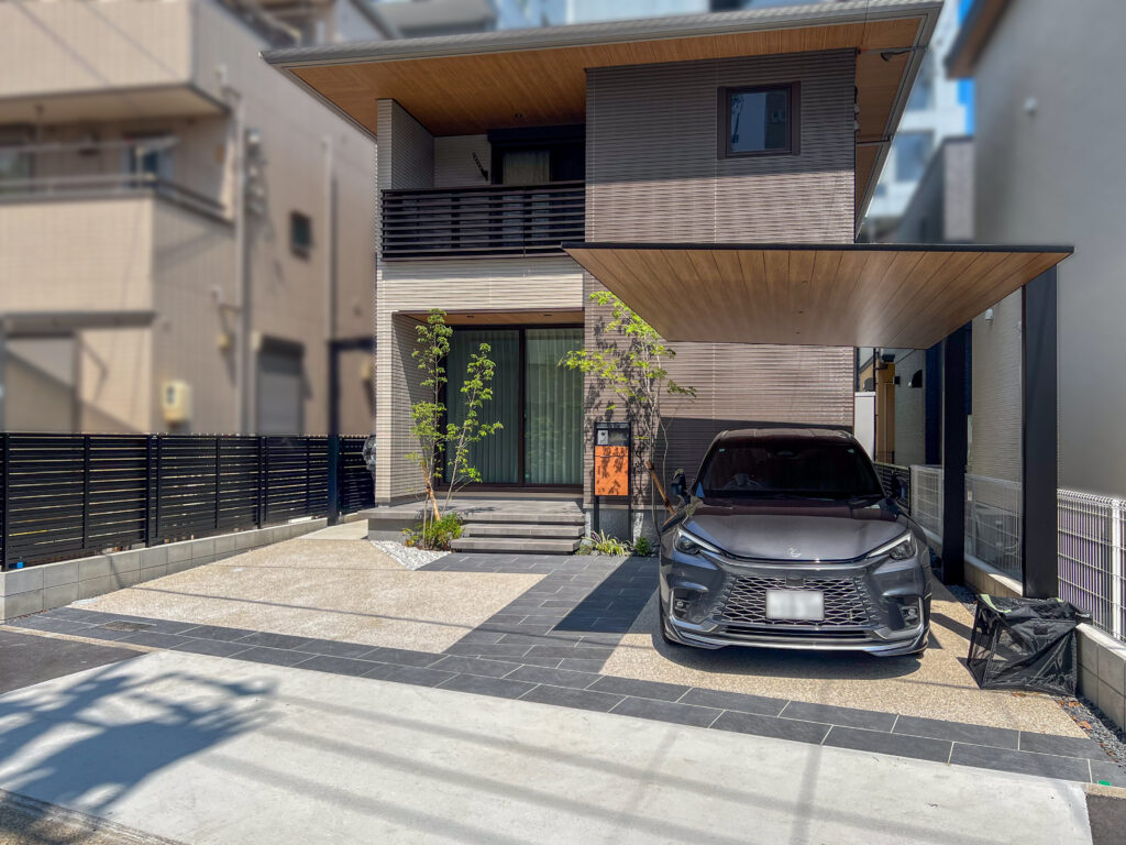 カーポートSCを使った都会的な外構デザイン