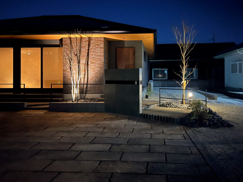 和モダン外構の夜の景観