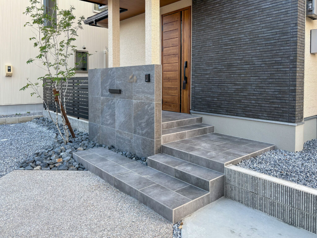 おしゃれな玄関ポーチ