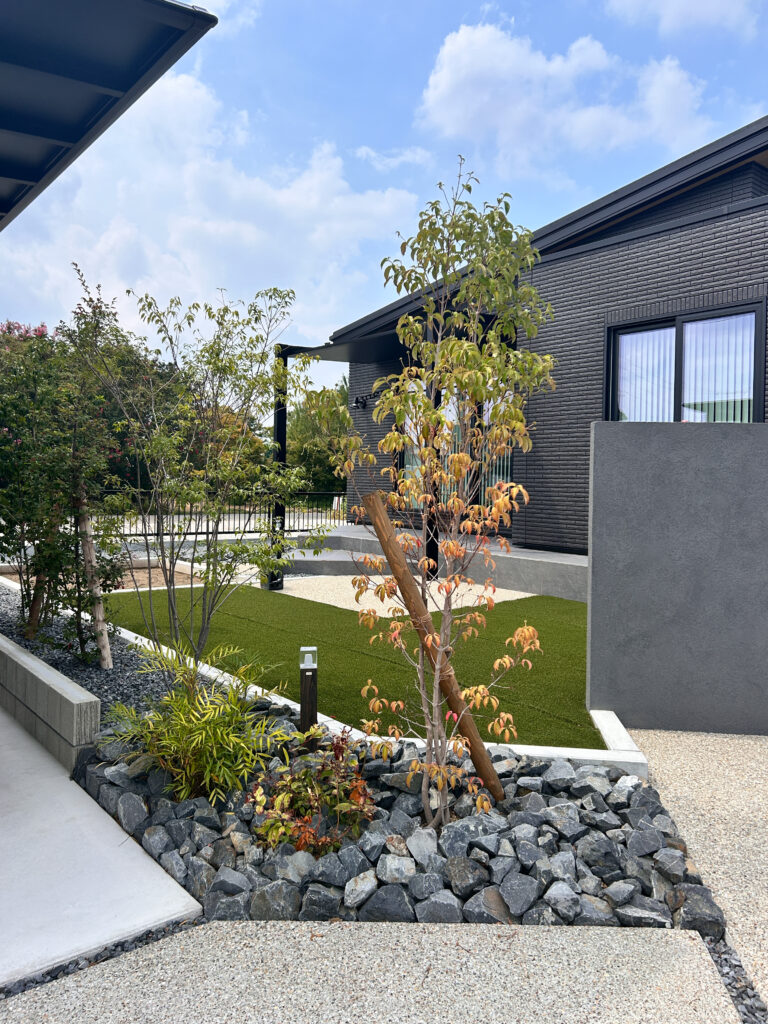 植栽のあるナチュラル外構