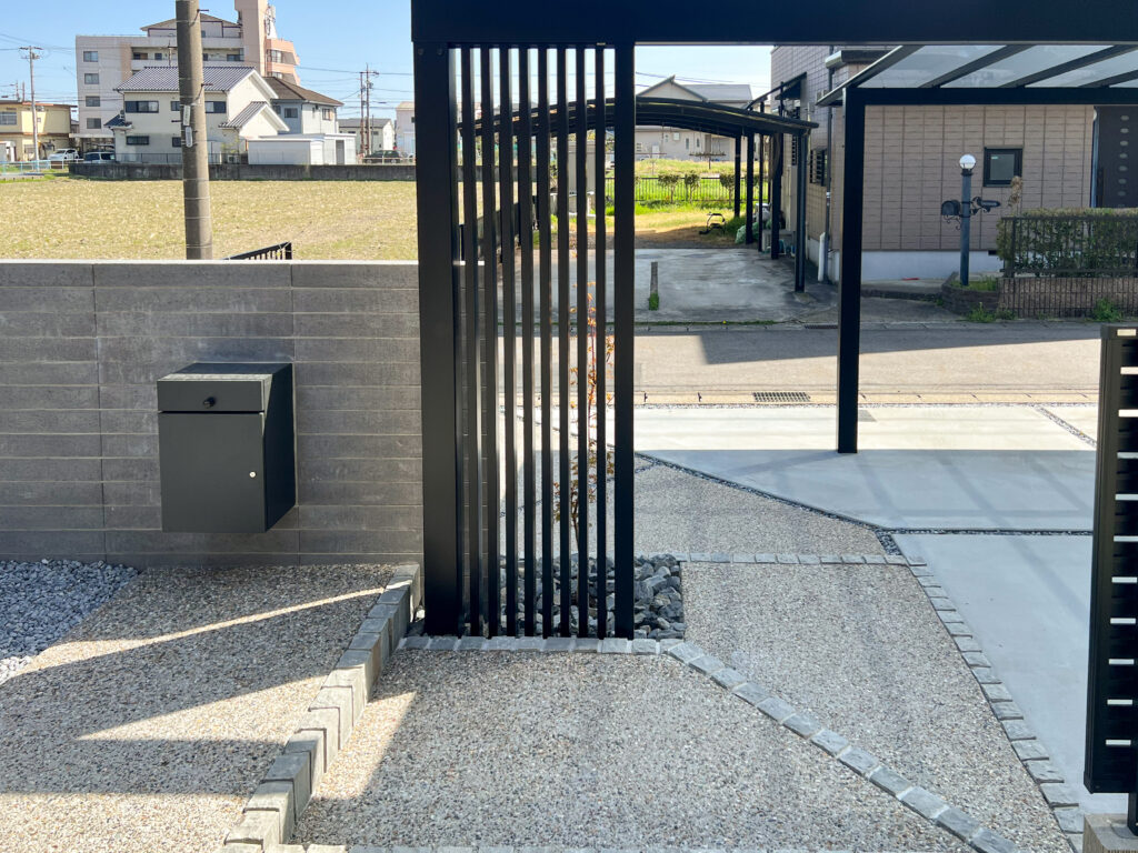 門柱裏