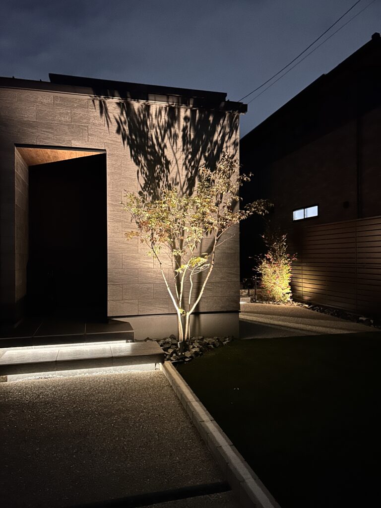 外構の夜間の様子